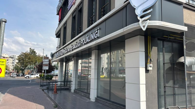 İmplantin cephesi ve logo tabelası